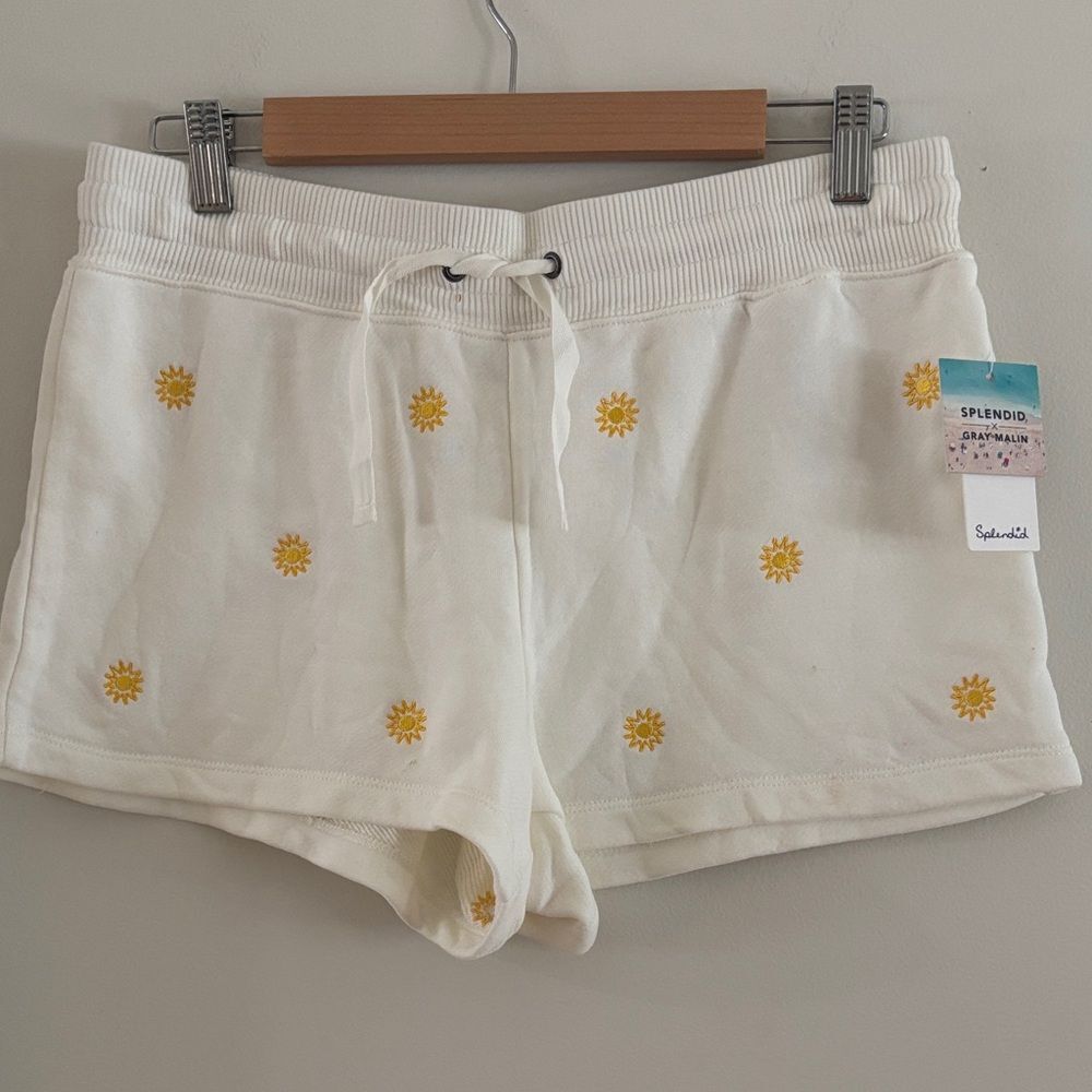 Splendid Cream Shorts with Yellow Daisy Embroidery - Picture 3 of 8